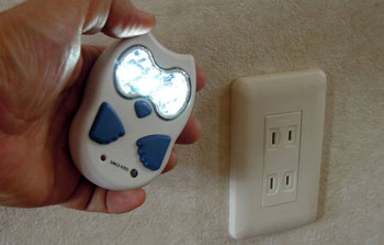 ふくろう型停電灯 停電するとパッと点灯する。 ナイトライト、懐中電灯としても使えます。