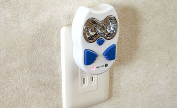 ふくろう型停電灯 停電するとパッと点灯する。 ナイトライト、懐中電灯としても使えます。