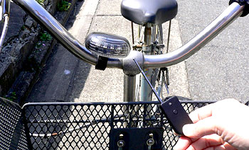 サイクルライトにもなる自転車発見器 駐輪場で直ぐ見つけられます。